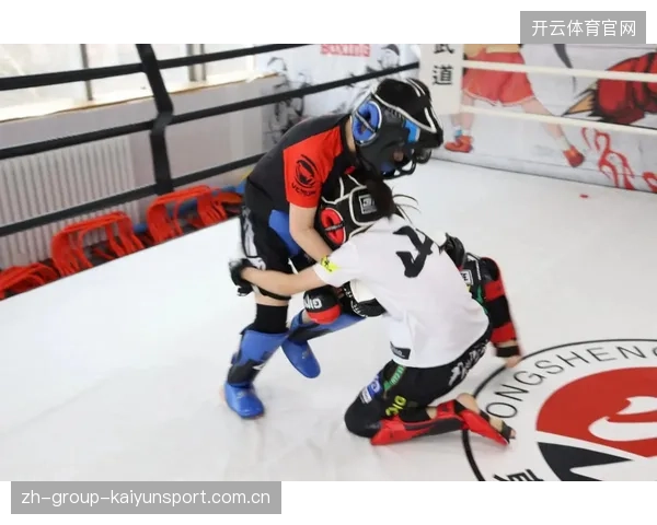 MMA搏击赛双方血战到底，看哭无数粉丝