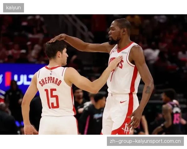 乌度卡死用KD遭喷，NBA赛场的选择难题与舆论漩涡