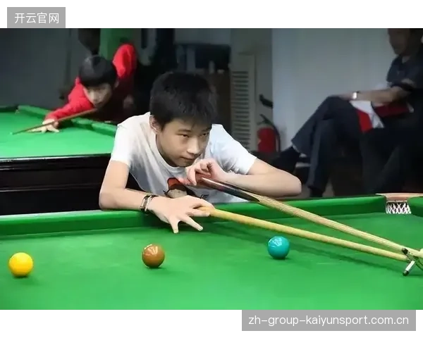 赵心童练习落袋角度，表现出色